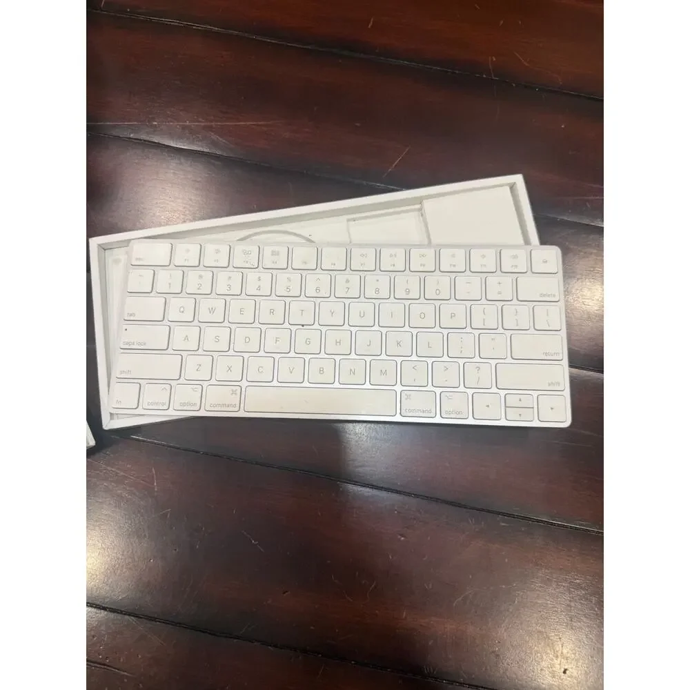 Apple Magic Keyboard White (MLA22LL/A) Model A1644 With Box Tape Mark On Back